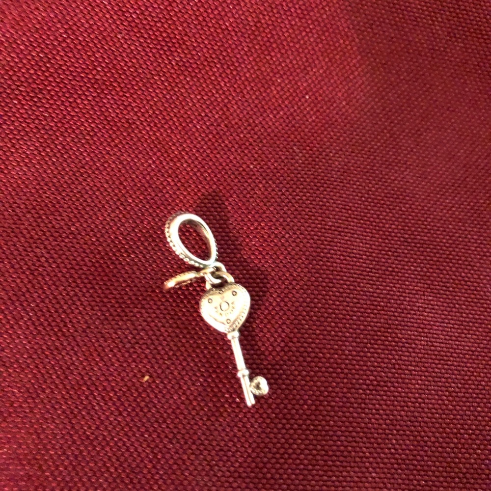 “Key to my heart” Pandora charm